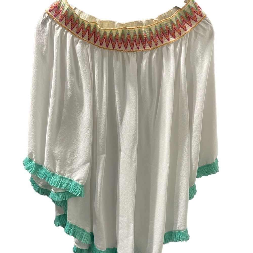 Off the shoulder Boo Hoo blouse O/S Batwing sleeves and fringe top